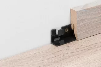 Montážní klipsy k uchycení soklové lišty Kaindl